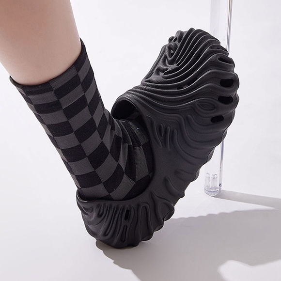 Mens slides - Picture 2 of 8